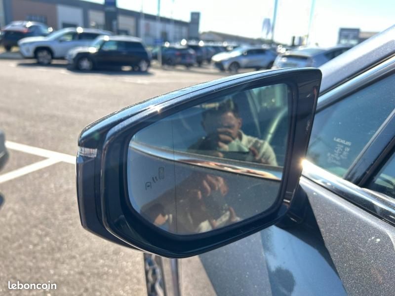 Lexus UX 250h Executive 2WD (image 14)