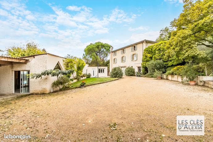 Propriété 11 pièces 308 m²