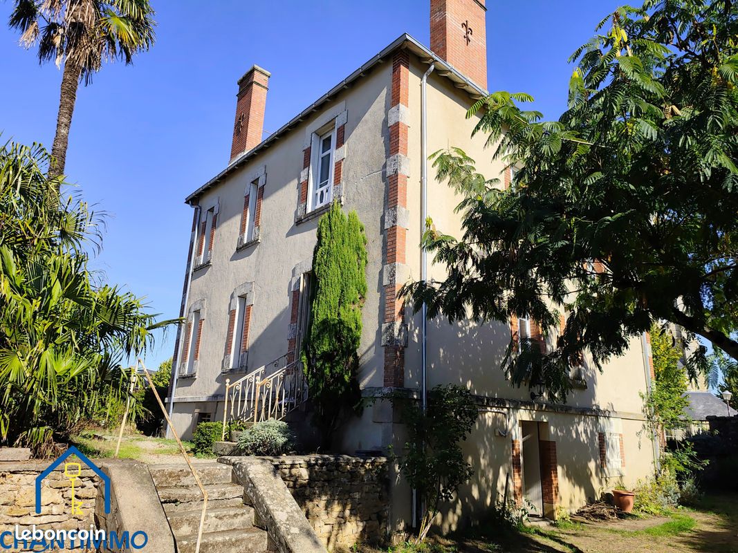 Maison 6 pièces 148 m² · à Essarts-en-Bocage · 148 m² · 273 000 €