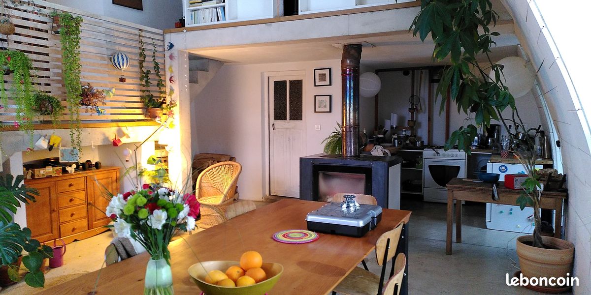 Maison en pierre, jardin et bassin naturel (image 3)