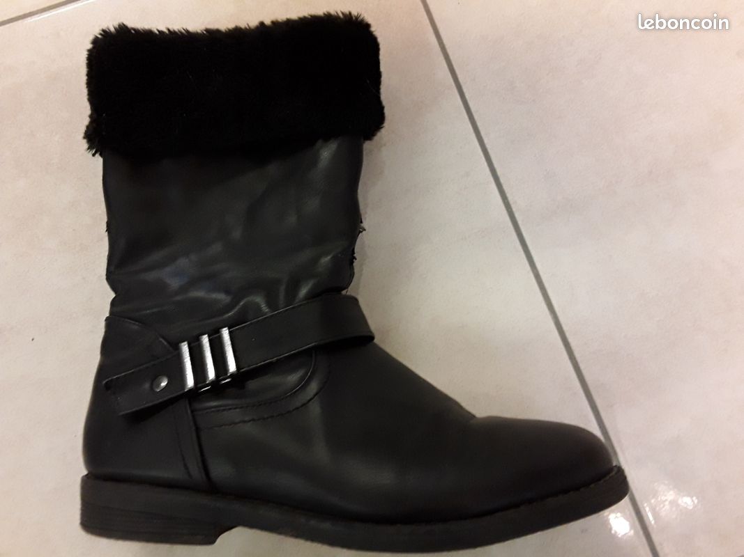 Bottes noires fourrées pointure 39 Chaussures