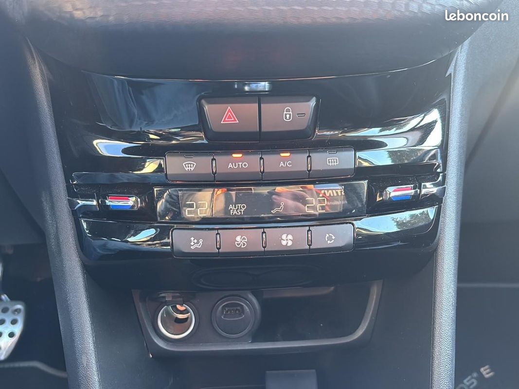 PEUGEOT 2008 1.2 puretech 110 crossway (image 32)