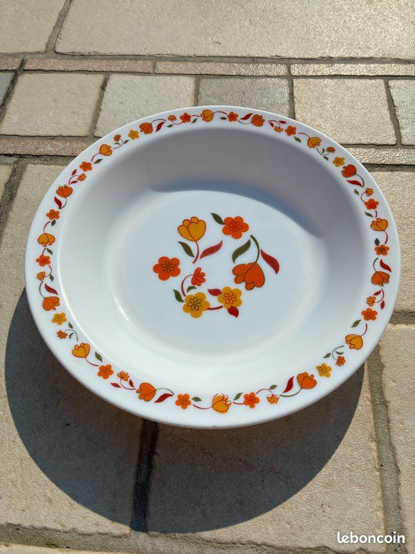 Plat Rond Creux Arcopal Lotus Vintage Fleurs Rouge Orange 70s