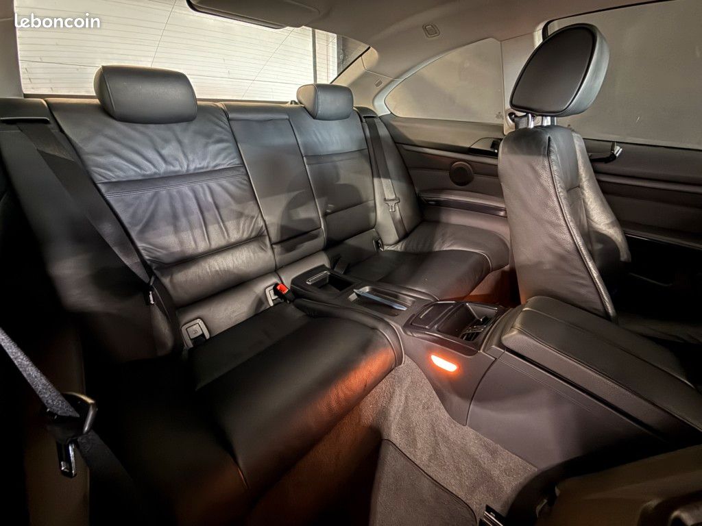 BMW Série 3 Coupé 320d 177ch Luxe BVM6 (E92) (image 12)