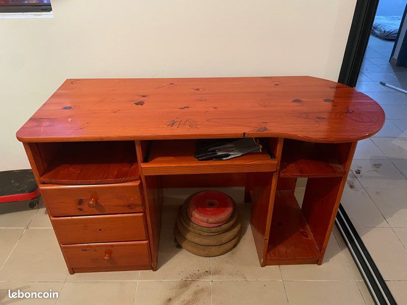 Bureau (image 1)