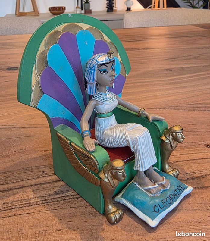 Figurine Astérix - Atlas Plastoy - Cléopâtre Sur Son Trône - Résine De Collection