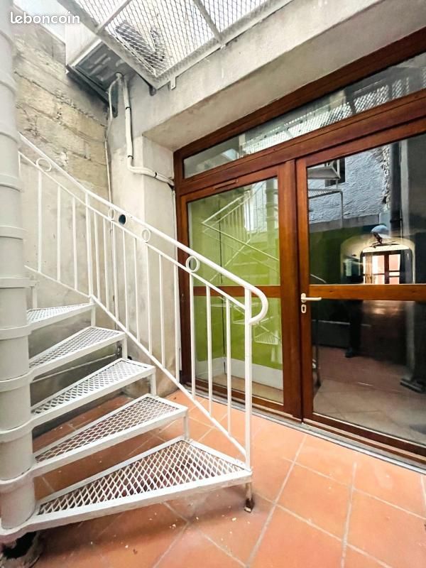 Immeuble 2 pièces 66 m² · à Vallon-Pont-d'Arc · 66 m² · 61 000 €