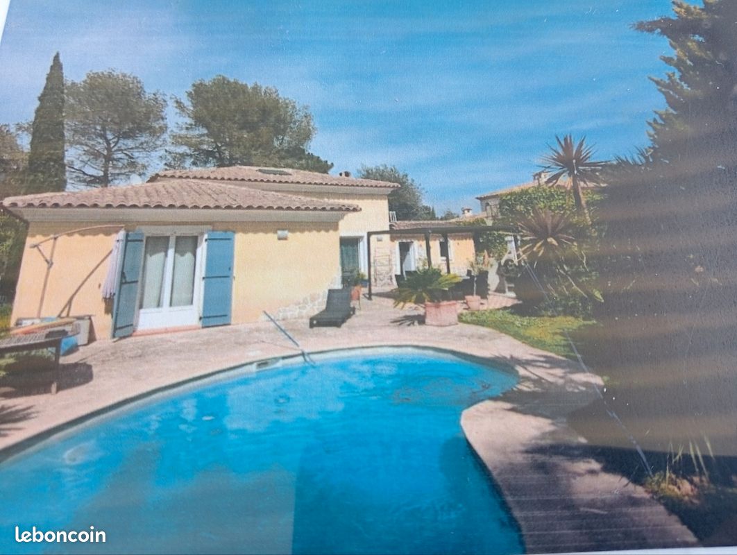 Maison 6 pièces 140 m² · à Roquefort-les-Pins · 140 m² · 790 000 €