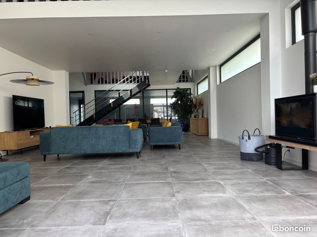 Maison 8 pièces 369 m² · à Tours · 369 m² · 1 010 000 €