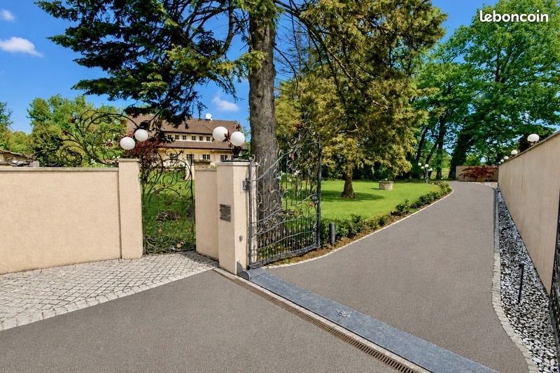 Maison 11 pièces 451 m² · à Lully · 451 m² · 990 000 €