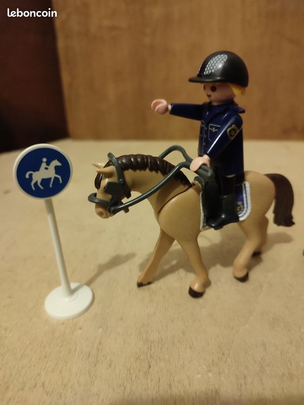 26 / Playmobil 9260 – Policier avec cheval (image 6)