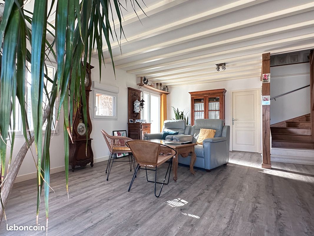 Maison 5 pièces 127 m² · à Genac-Bignac · 127 m² · 262 000 €