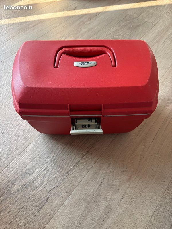 Vanity case (image 1)
