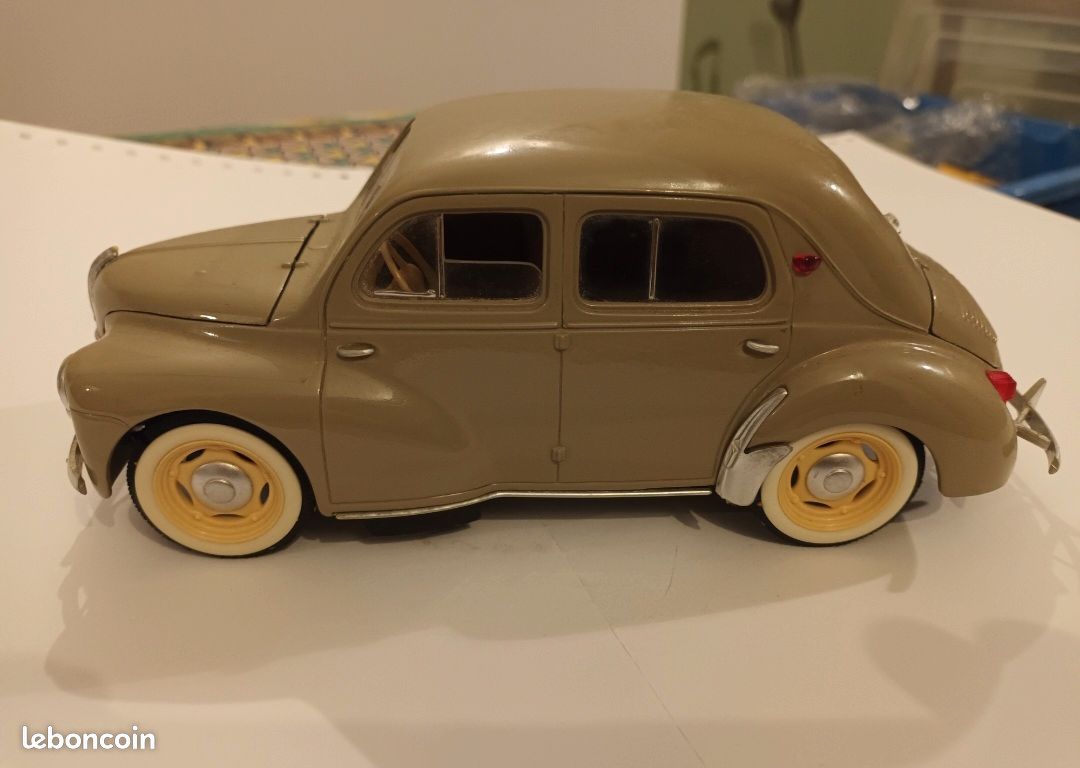 Renault 4CV 1955 Solido 1/18 - Les Miniatures