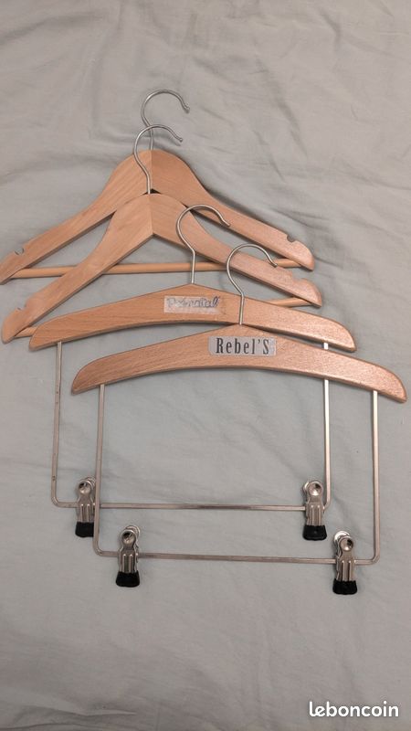 Cintre enfant en bois (image 1)