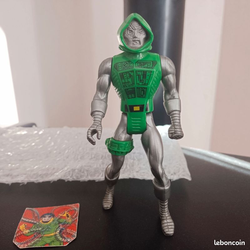 Figurine Marvel Secret Wars - Docteur Fatalis (Dr Doom) - Occasion