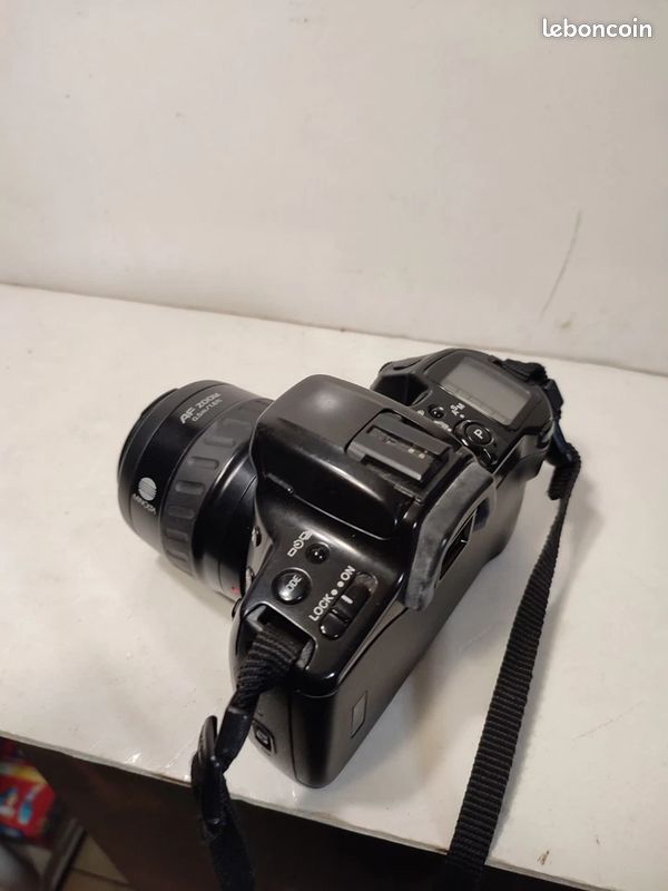 Here's a Perfect Beginner 35mm Film SLR - the Minolta Dynax 500Si