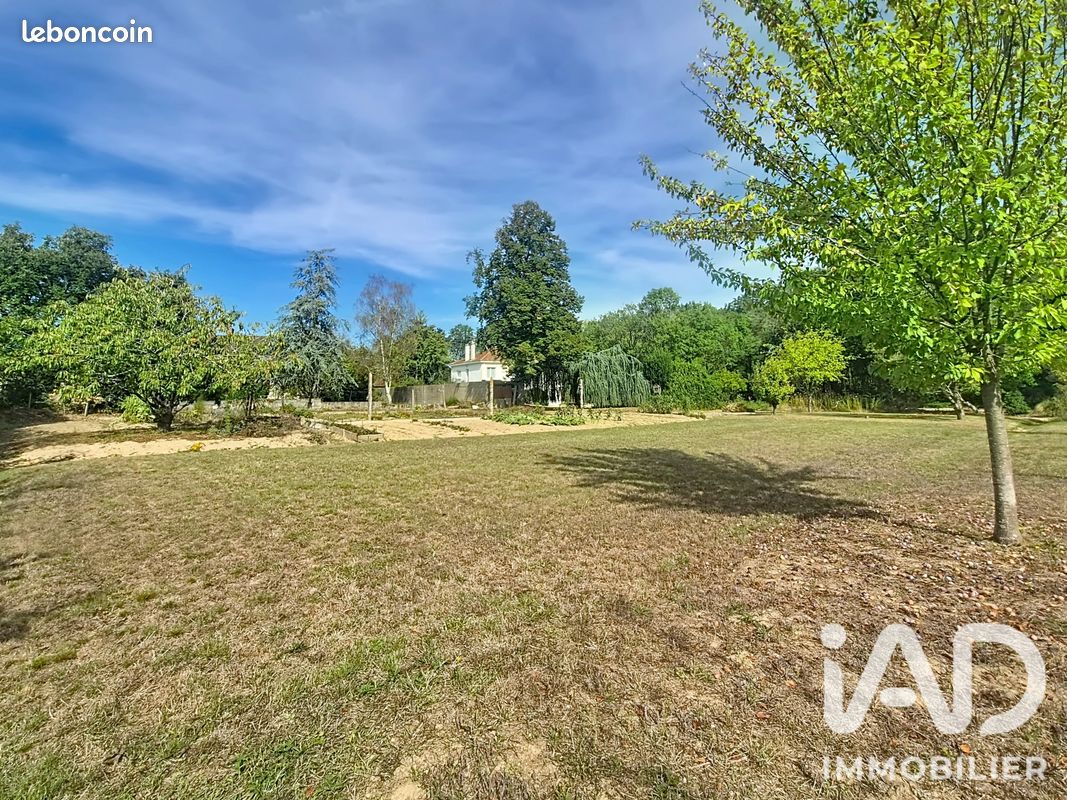 Terrain 1318 m² · à Vue · 1 318 m² · 130 000 €