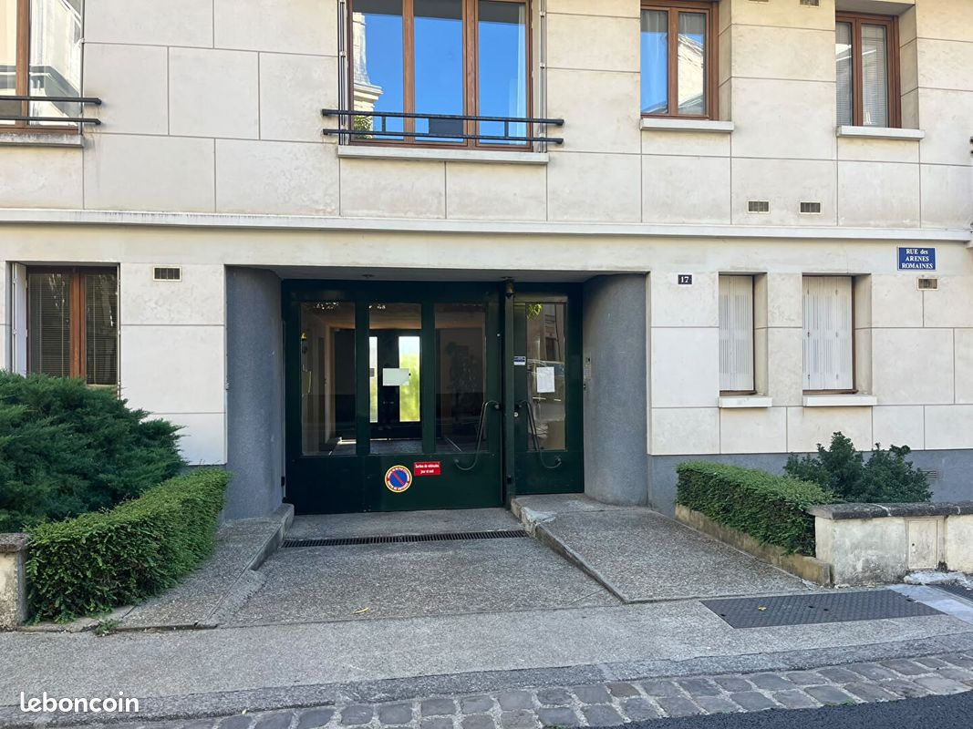 Parking/box POITIERS · 75 €/mois