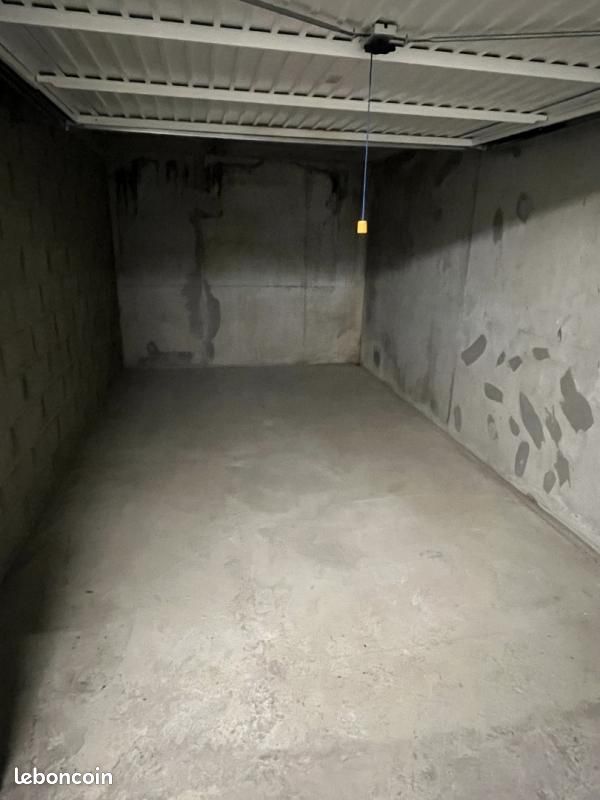 Parking 15 m² · à Vannes · 15 m² · 130 €/mois