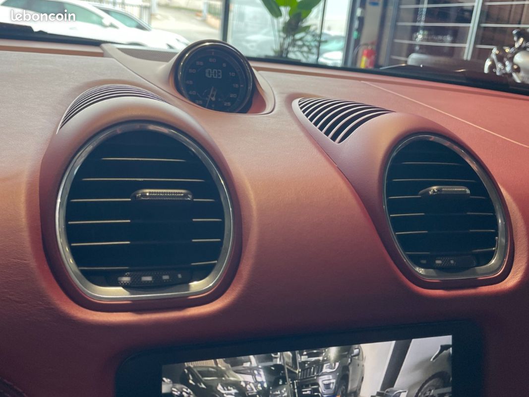 PORSCHE 718 SPYDER 4.0i 420 ch - PORSCHE APPROVED 12/2026 - BOSE - CARPLAY - INTERIEUR SPYDER CLASSIC HERITAGE - CAMERA (image 40)