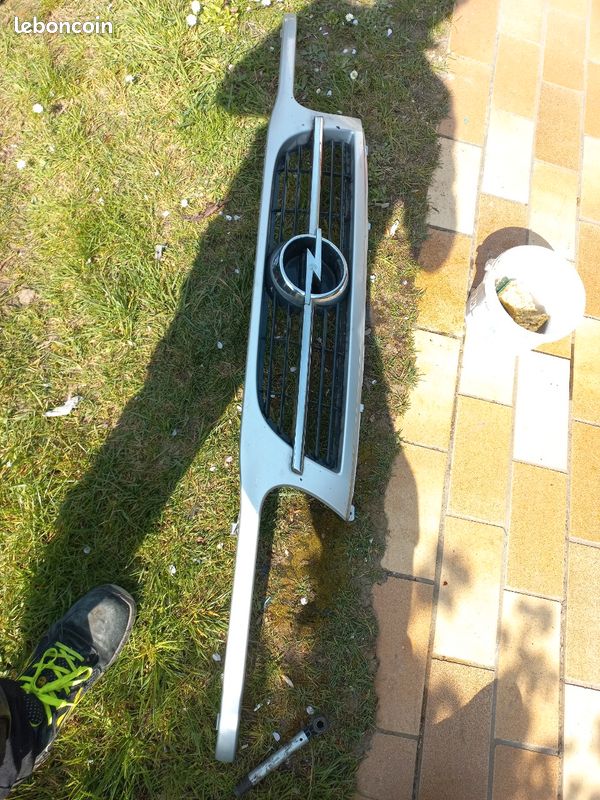 Calandre opel frontera (image 2)