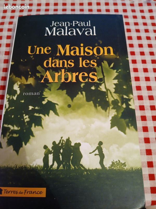 Livre une maison dans les arbres (image 1)