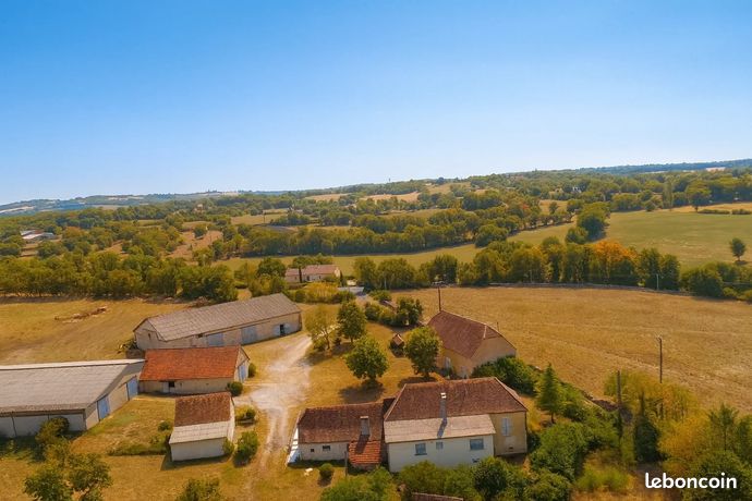 Propriété 5 pièces 217 m²
