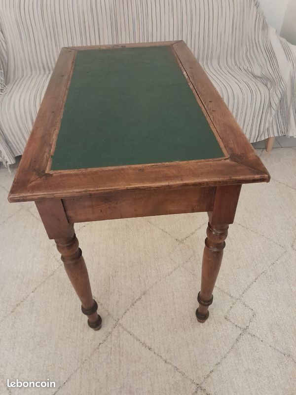 Bureau ancien en noyer massif (image 2)