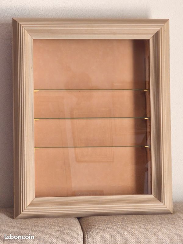 Vitrine en bois cérusé (image 1)