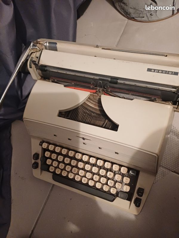 Ancienne machine a ecrire (image 3)