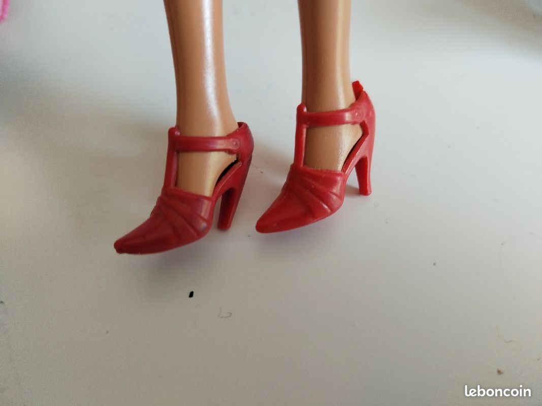 Lot de 3 paires de chaussures pour barbie (image 1)