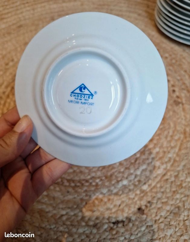Lot de 10 superbes assiettes en porcelaine (image 2)