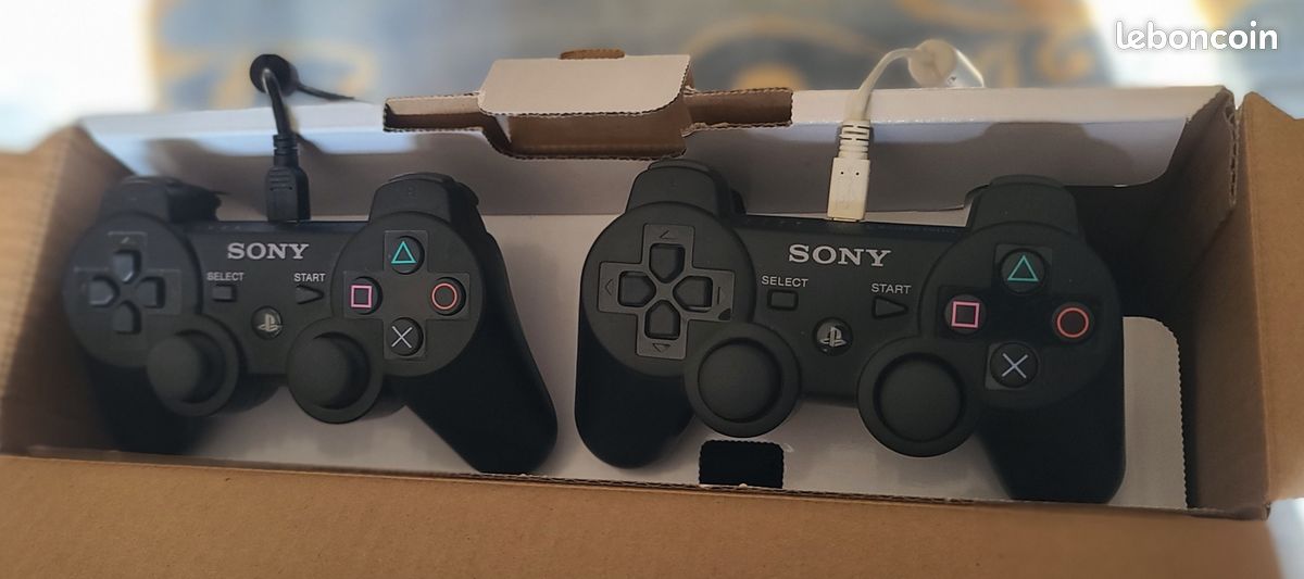 Console PS3 Ultra Slim 500 Go Sony 1 manette sans fil Dualshock 3 +6 jeux + tous les câbles très bon état peu servis livraison possible ou remise en main propre emballage d'origine (image 6)