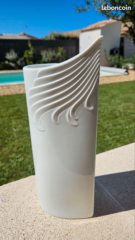 Vase totem en porcelaine blanche (image 1)