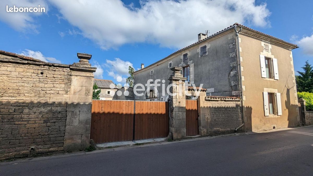 Maison 5 pièces 170 m² - Ruffec 16700 (image principale 0)