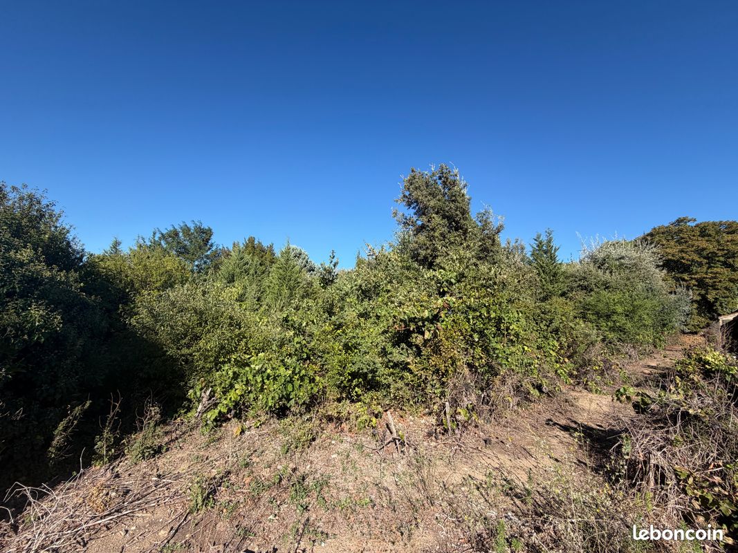 Terrain 676 m² · à Laudun-l'Ardoise · 676 m² · 115 500 €