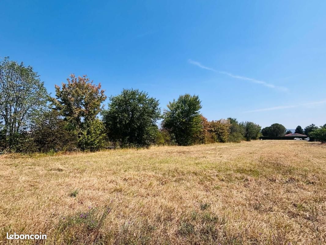 Terrain 776 m² Blan · 45 000 €