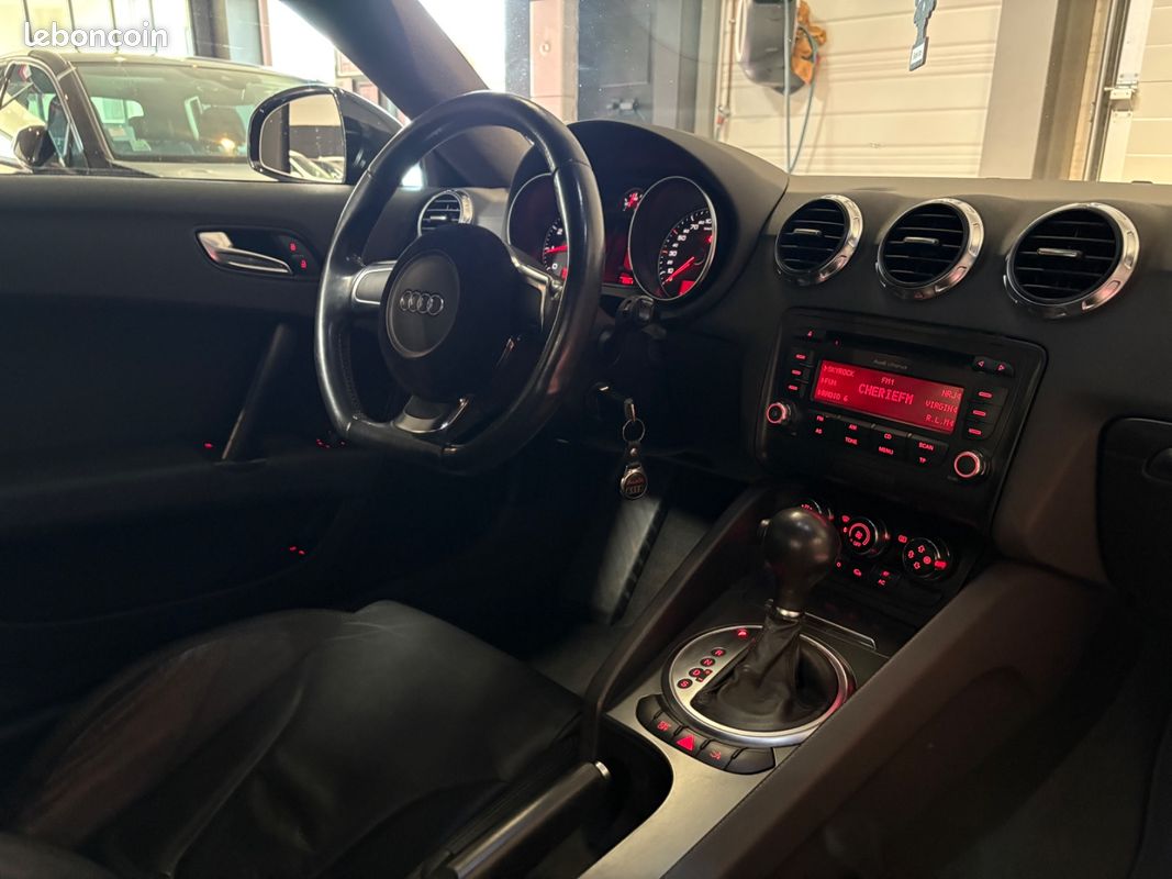 AUDI TT 2.0 TFSI 200ch S-Tronic A / RÉVISION MAI 2026 / DISTRIB AVRIL 2025 / PNEUS AV NEUFS (image 33)
