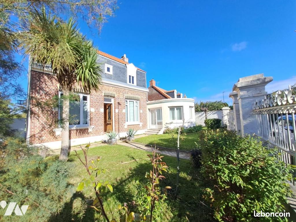 Maison 7 pièces 205 m² · aux Attaques · 205 m² · 374 460 €