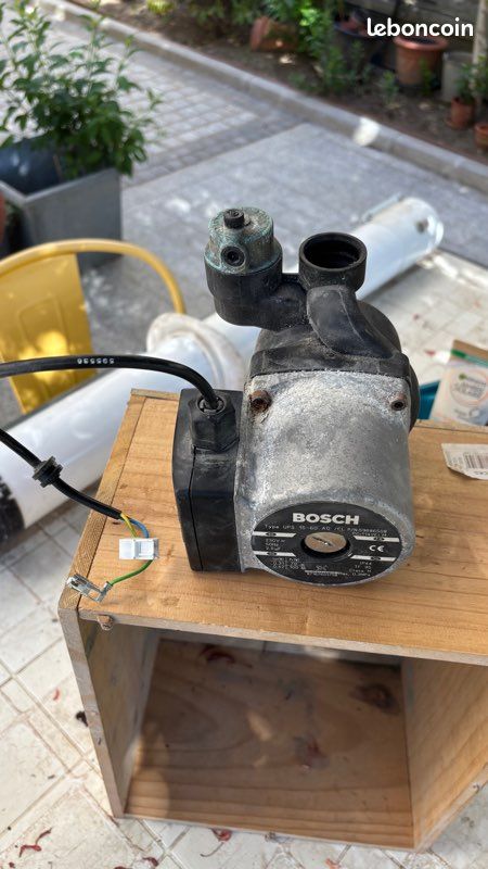 Pompe à eau chaudière Bosch (image 2)