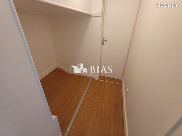 https://img.leboncoin.fr/api/v1/lbcpb1/images/d5/8f/52/d58f522dc089f2e62ccbca6bc7a11e73a4831ae7.jpg?rule=ad-image