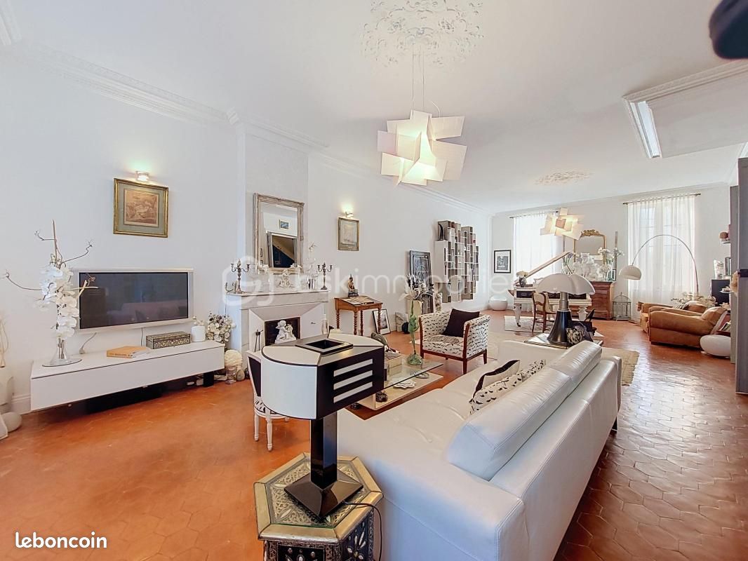 Maison 15 pièces 435 m² · à La Crau · 435 m² · 1 795 000 €