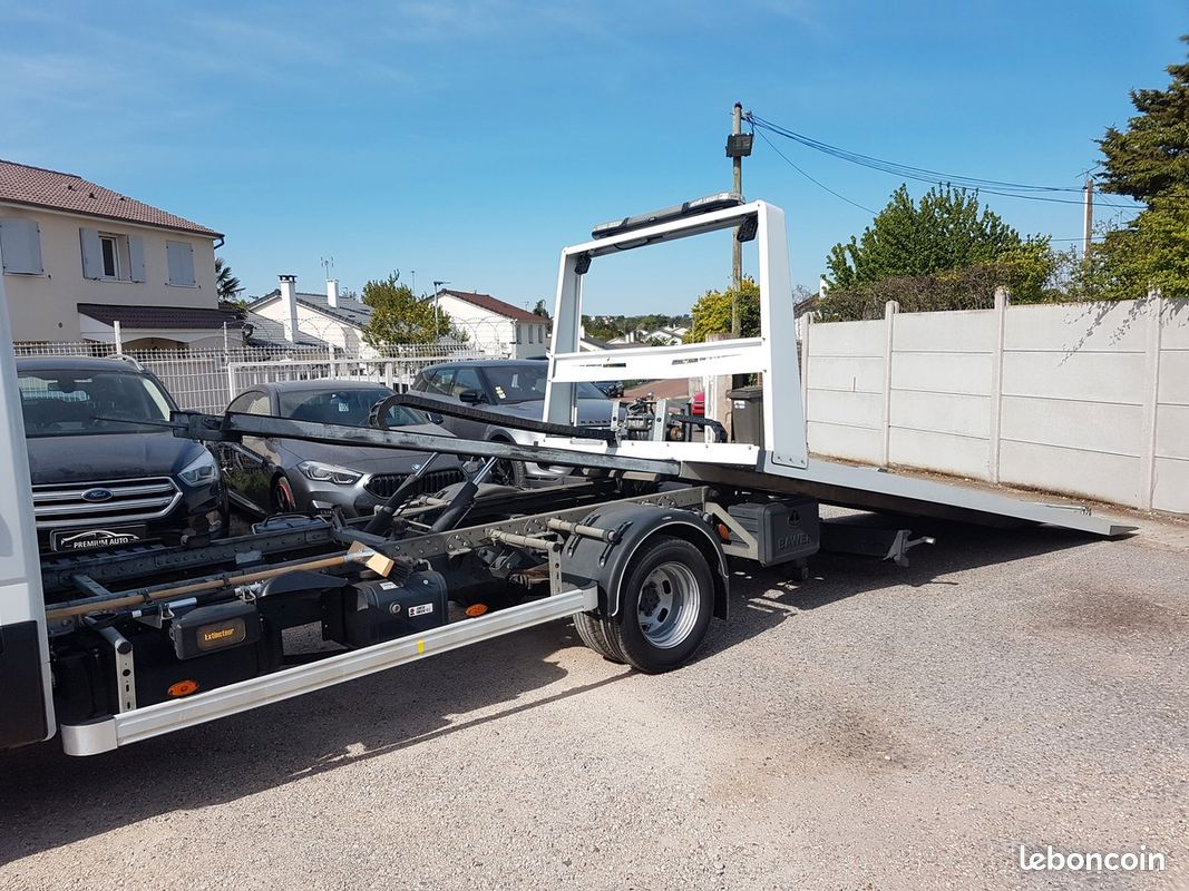 Iveco Daily V (2) 35C18 3.0 HPI 180 3T5 BVM6 Dépanneuse Porte Voiture Plateau Coulissant 131.002 Km (image 9)