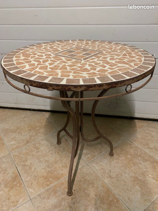 Table ronde mosaïque (image 1)