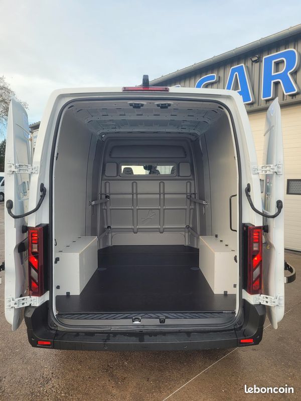 RENAULT MASTER IV L3H2 FOURGON 2.0 Blue DCI 170 EXTRA CABINE APPROFONDIE FIXE 07 PLACES NEUF avec HABILLAGE BOIS COMPLET + CAMÉRA + RADARS AVANT-ARRIERE-LATÉRAUX + CLIM AUTO ( Prix Vente 38 990 HT ) (image 4)