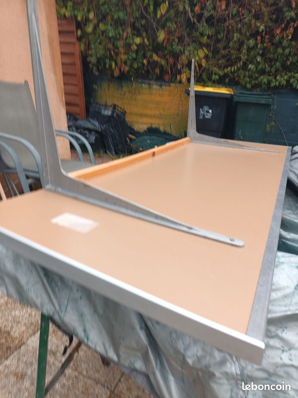 Table mural avec équerres (image 3)