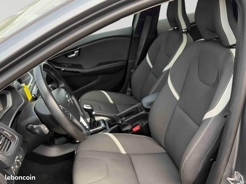 Volvo V40 T2 122ch Signature Edition (image 11)