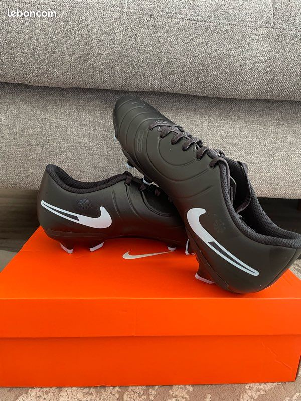 Crampons de football Nike Legend 10 Club - taille 44,5 (image 2)