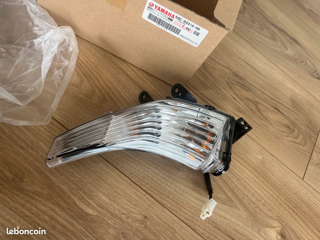 Clignotant Avant Pour Yamaha R1 2009 à 2014 - Neuf - 1KB-83310-00
